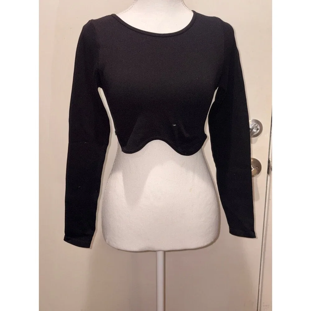 Zara black long sleeve crop top XS.‎ Good quality and condition.